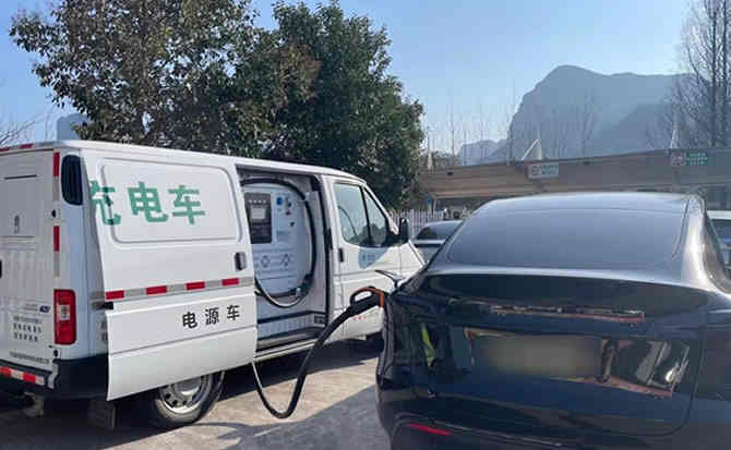 阿合奇汽车搭电