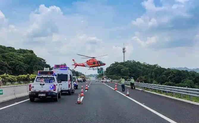 阿合奇高速公路汽车救援案例
